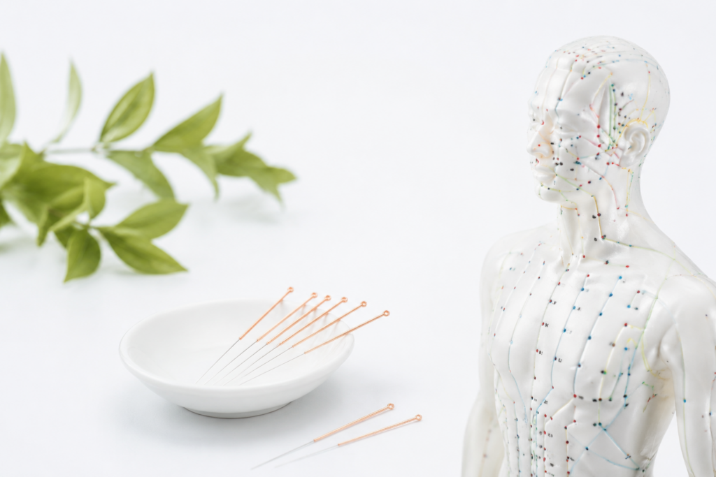 طب سوزنی چیست حرفه‌ای با روش‌های سنتی و علمی